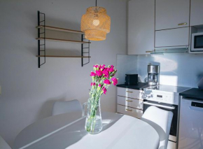 Taika City Suite with Private Sauna, Free Parking & WiFi, Rovaniemi